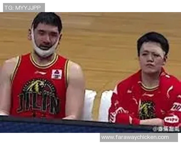 杨瀚森在开拓者社媒分享训练营中展现转身过人后的强硬终结技巧 杨瀚森在开拓者社媒分享训练营中展现转身过人后的强硬终结技巧